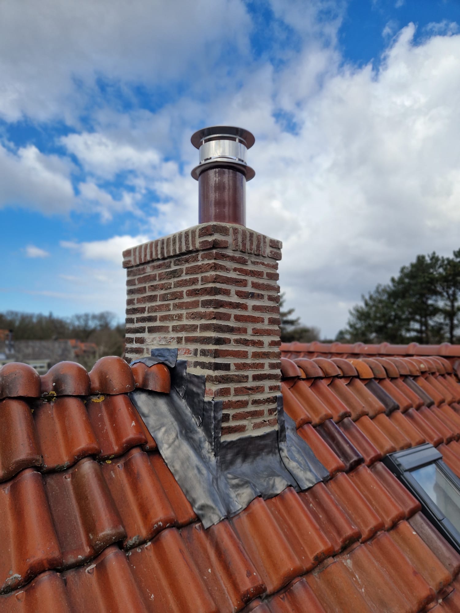 Gerenoveerde schoorsteen als voorbeeld van schoorsteenrenovatie