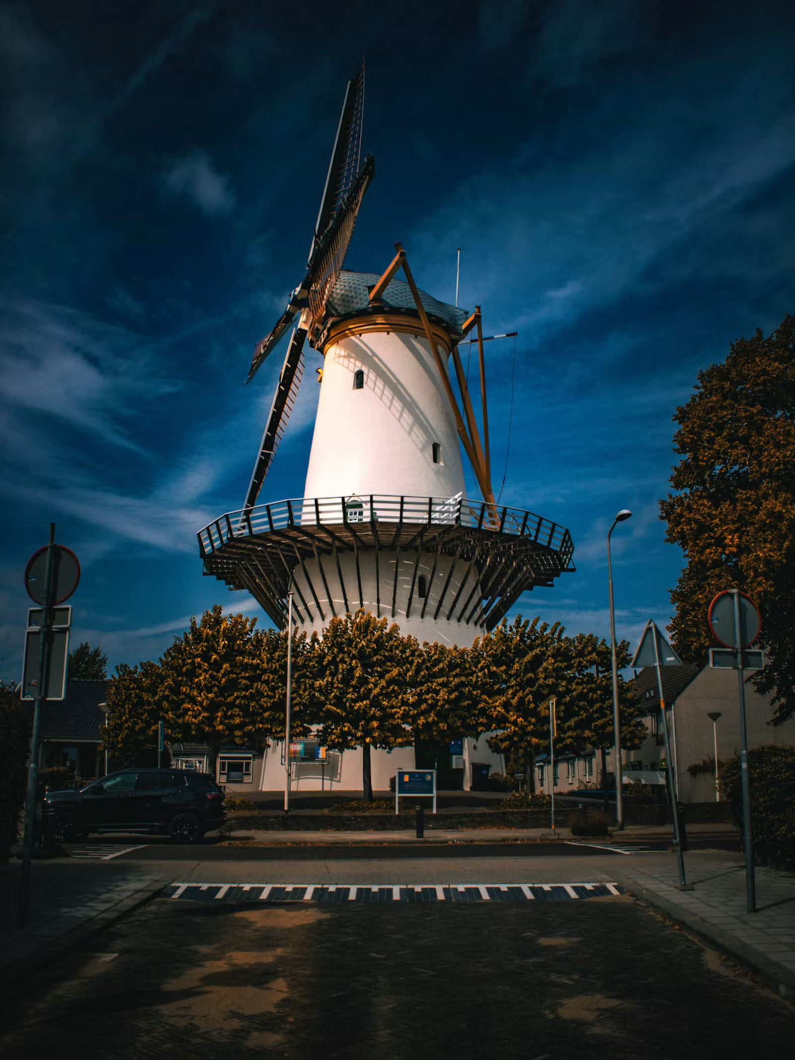 Straatbeeld met woningen in Zoetermeer